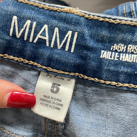 Distressed Jean short shorts size 5 - Picture 3 of 4